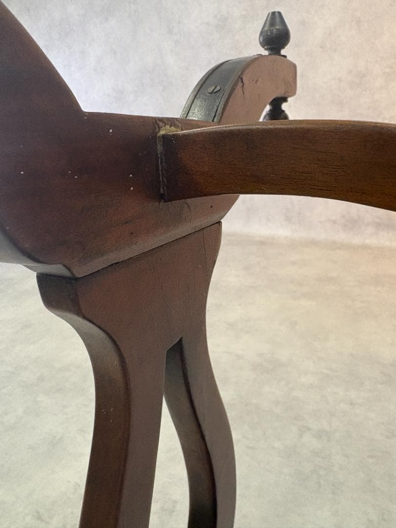 セオドア・アレキサンダー　オケージョナルテーブル