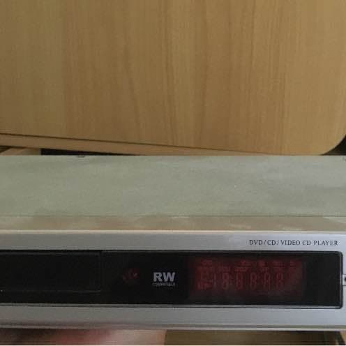 SHARP製DVDプレイヤー(超薄型&超軽量)