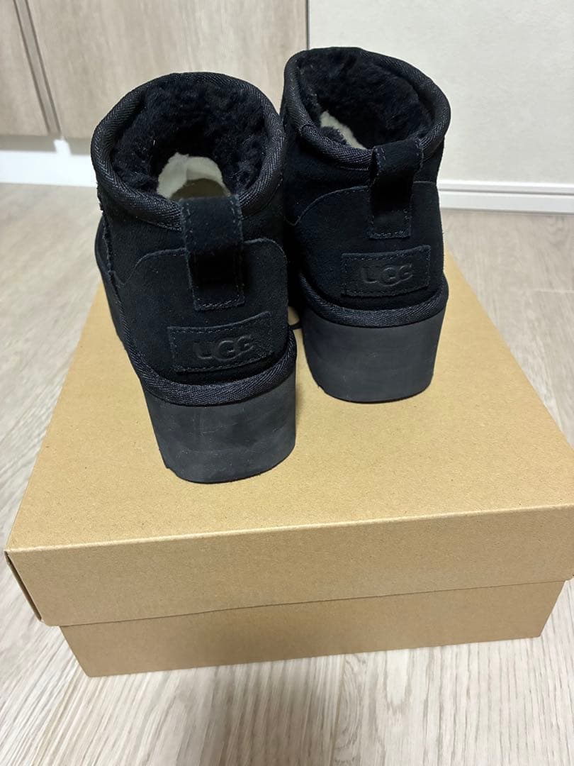 UGG 厚底ムートンブーツ