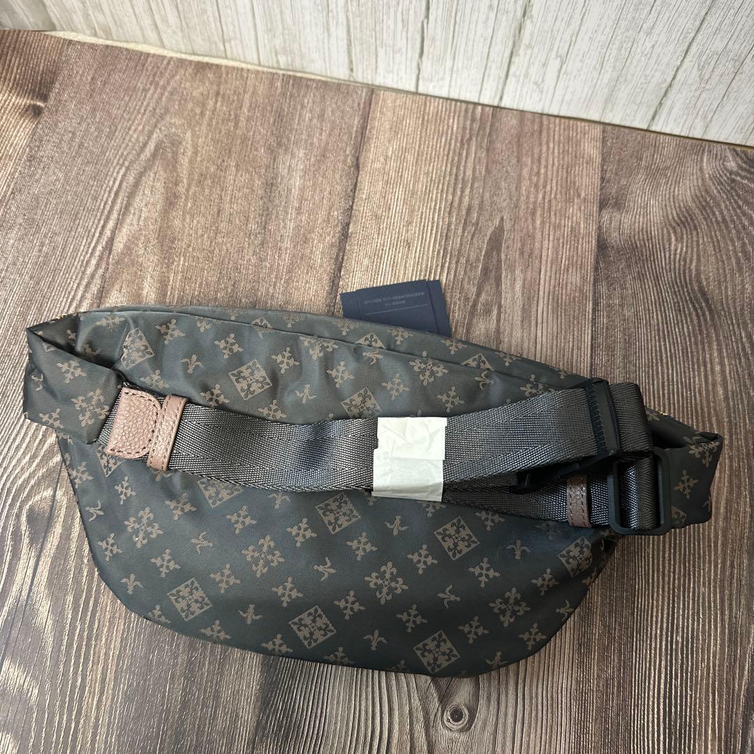 ☆未使用☆russet ラシットボディバッグ　グレーピンク