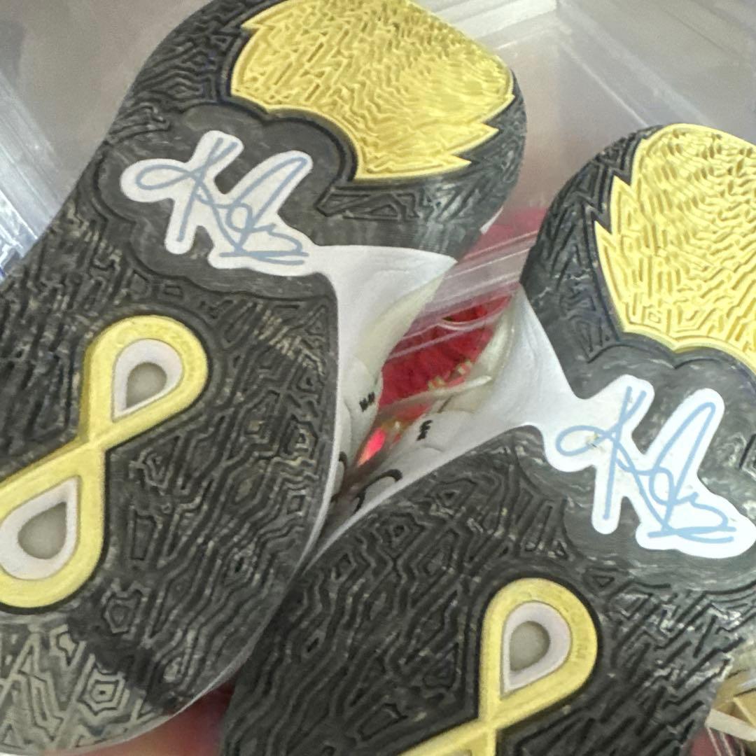 Kyrie 8 バスケットボールシューズ ホワイト/ブルー/グレー