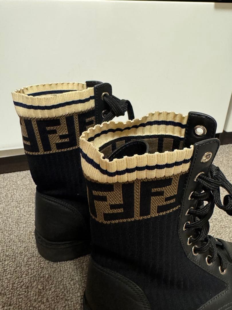 美品♪FFロゴ ニットカフ付きレザーブーツ