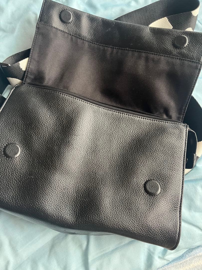 イアパピヨネ　ボディバック　ワイドテープ　ダルメシアン良品