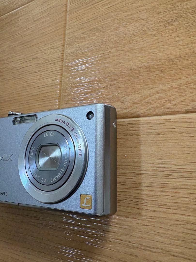 Panasonic LUMIX デジカメ　DMC-FX40シルバー