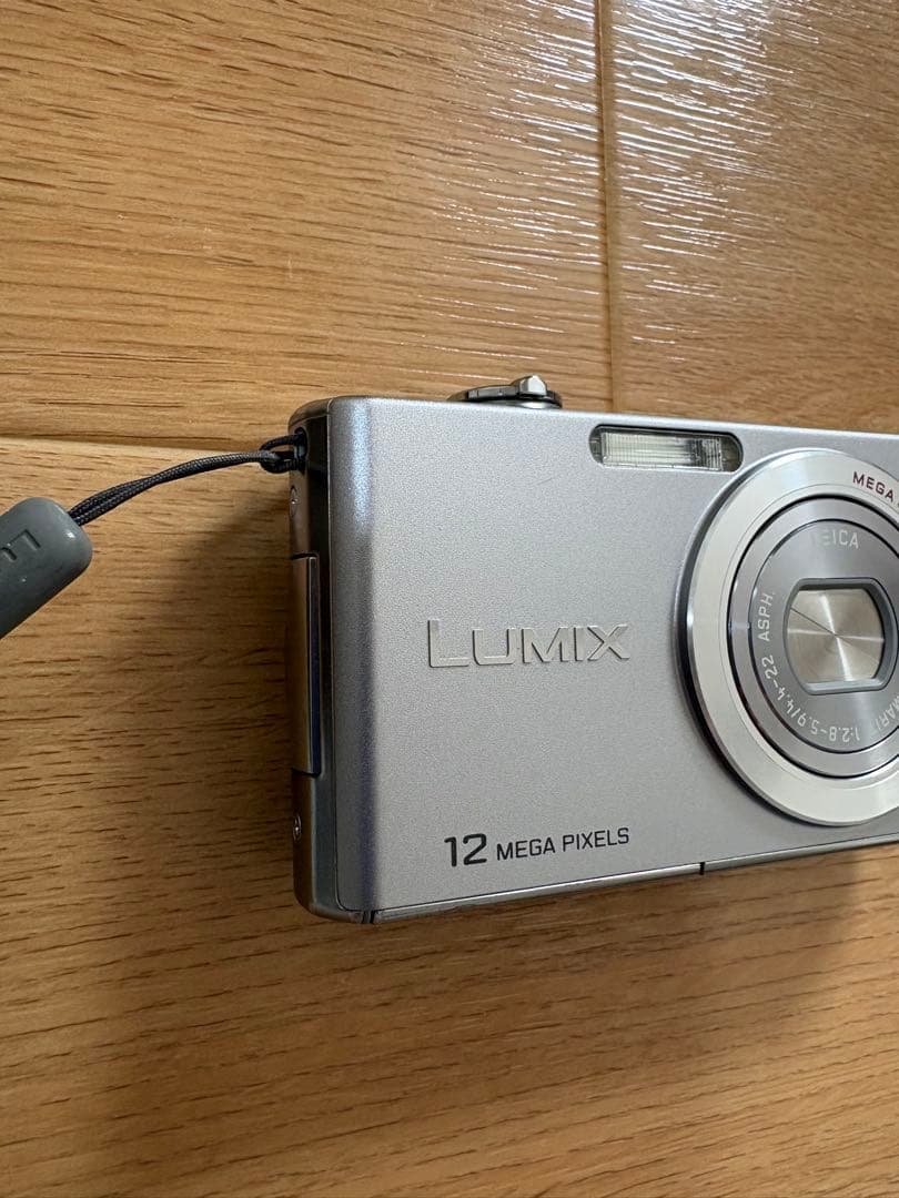 Panasonic LUMIX デジカメ　DMC-FX40シルバー