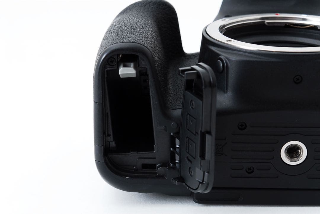 デジタル一眼レフカメラcanon kiss x10i標準&望遠ダブルレンズセット