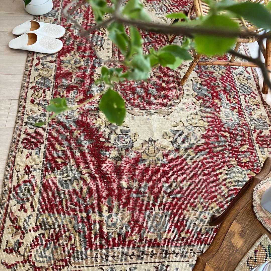 クラシカル柄✳︎114×210レッド　ブルーグレー　ローズ　トルコヴィンテージラグ