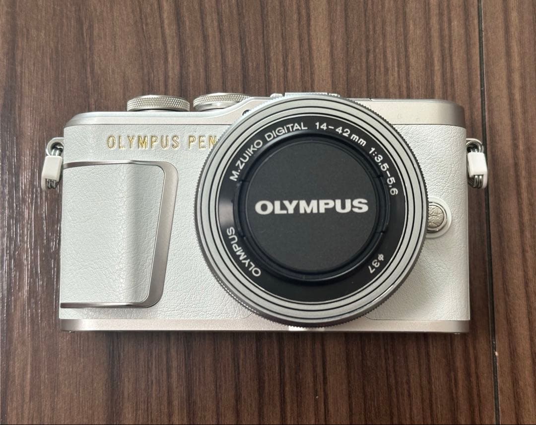 おまめ 【極美品】OLYMPUS PEN E-PL9 ホワイト レンズ付き