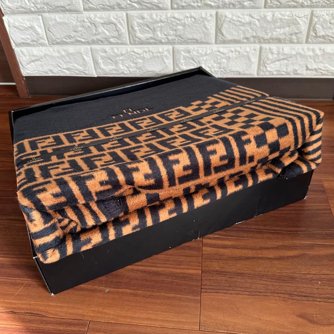 未使用 FENDI 綿毛布 ズッカ柄 ブラック×ブラウン 140×210