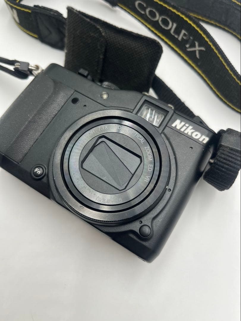 Nikon COOLPIX P7000 デジカメ