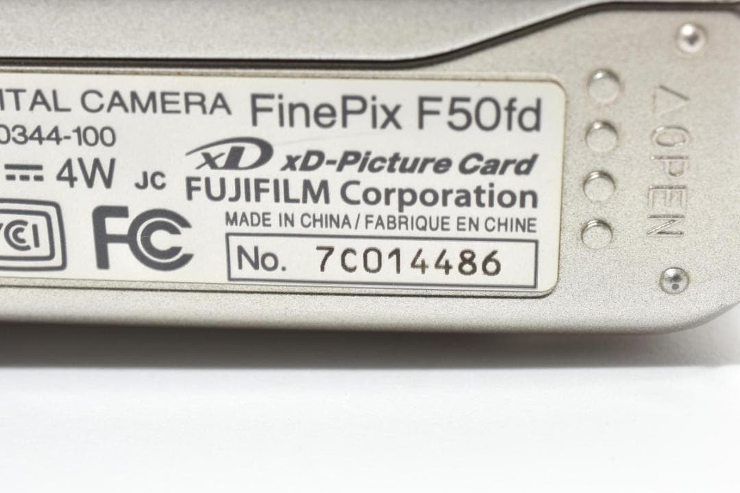 美品　FUJIFILM FinePix F50fd シルバー ＃A345