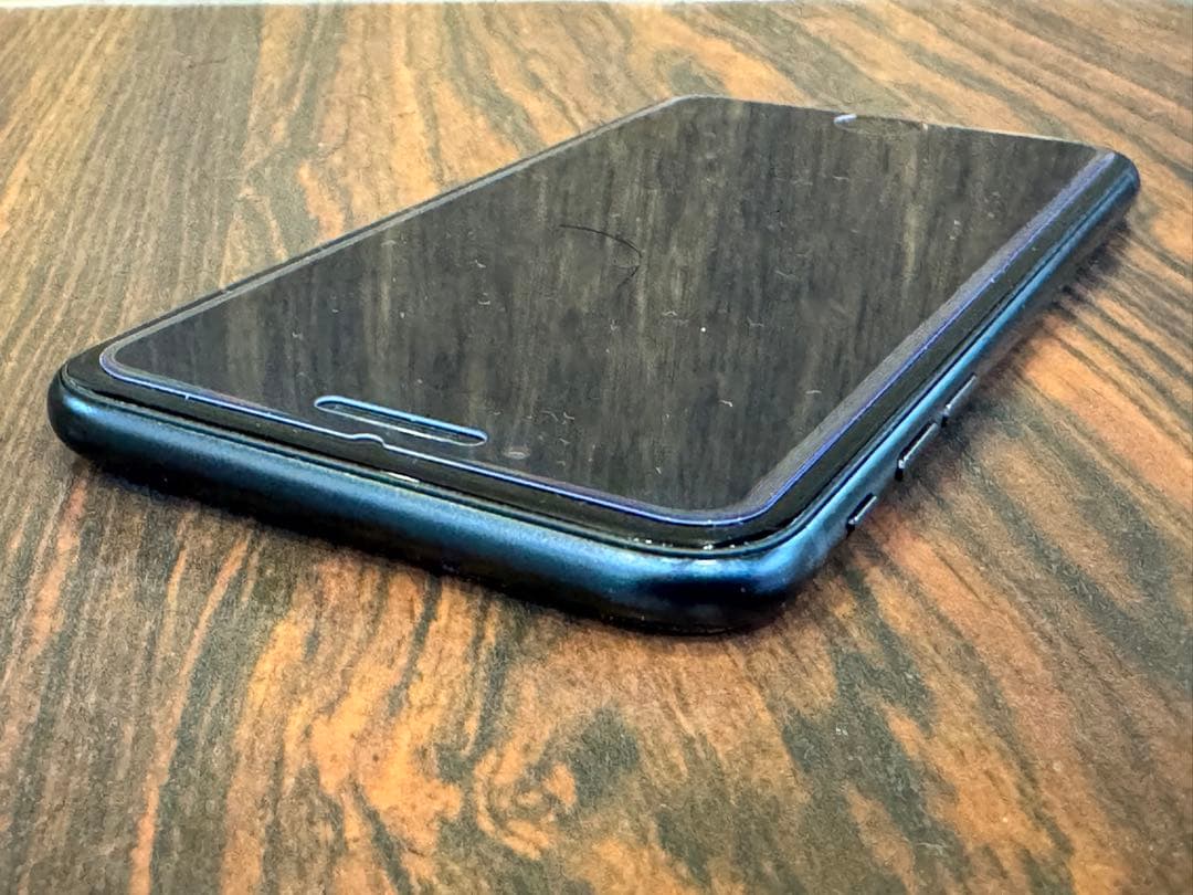 1794 Apple iPhone SE3 ブラック バッテリー100%