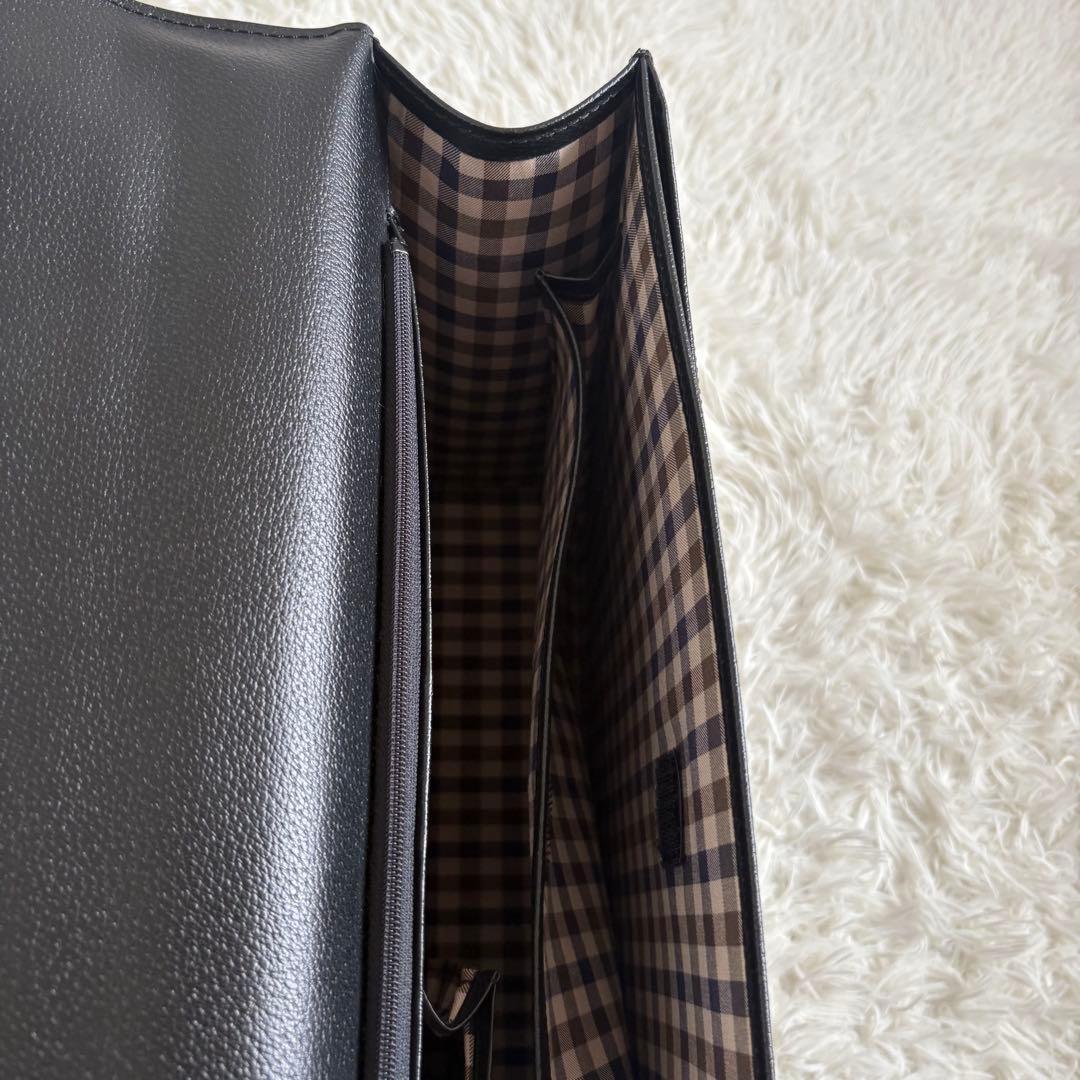 アクアスキュータム ブリーフケース ダレスバッグ 黒 レザー 鍵付き