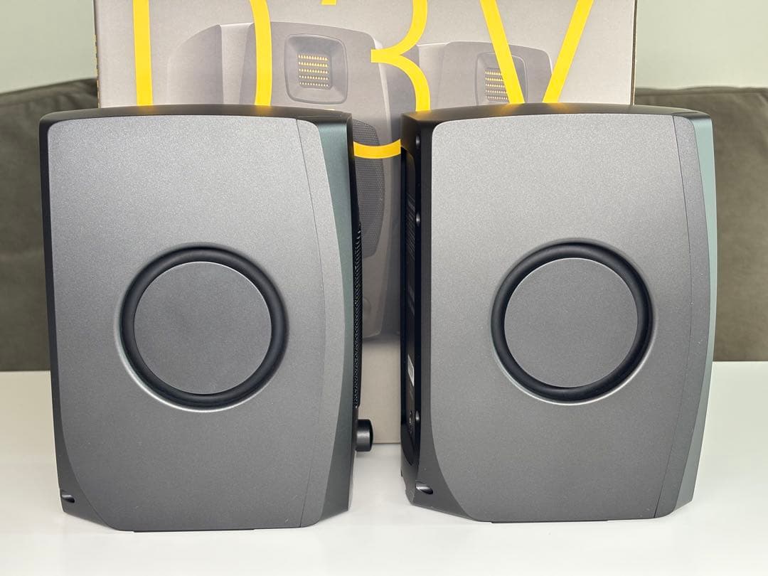 ADAM Audio D3V パワードスタジオモニター