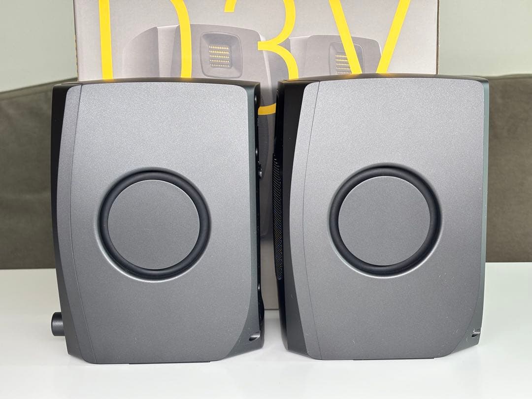 ADAM Audio D3V パワードスタジオモニター