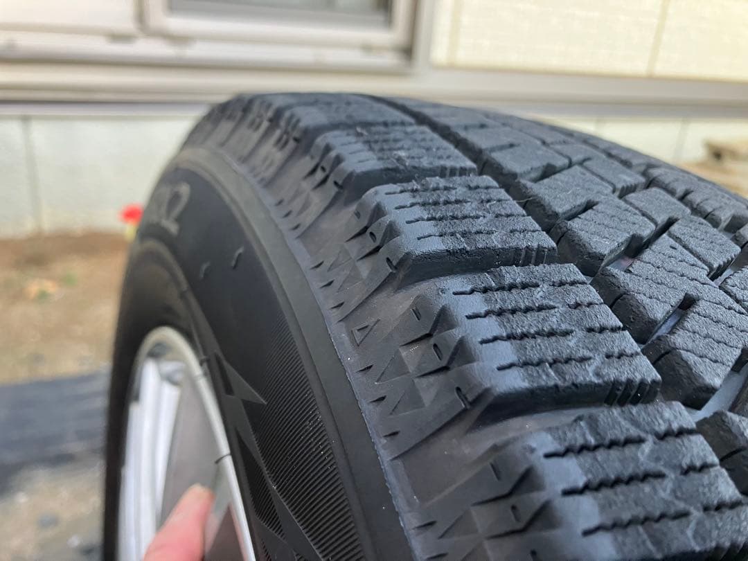 (2065) 22年製スタッドレスタイヤ社外アルミホイール付き2本②