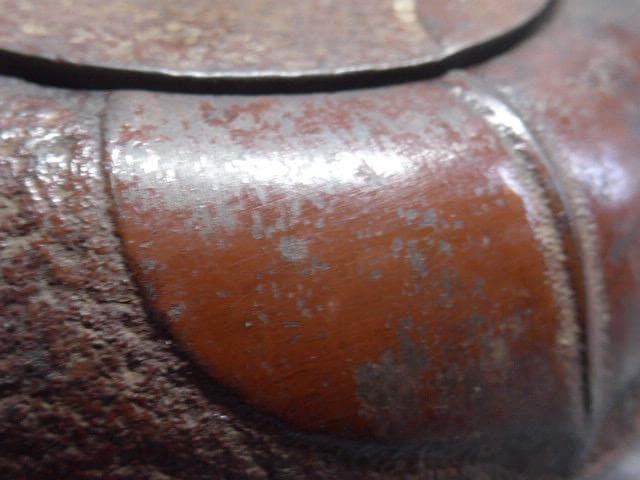 小振の南部鉄器の鉄の急須です。装飾性のあるものです