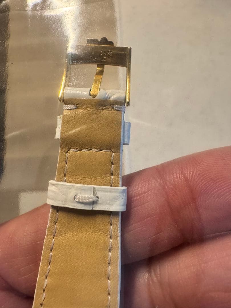 CORUM ゴールド ホワイトレザー 時計　 動きません。金に換算で