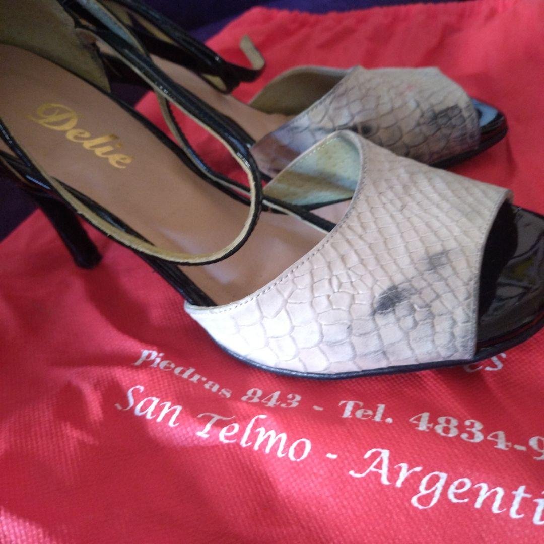 一度使用美品 Delie エナメル・クロコダイル風アルゼンチンタンゴ 社交ダンス