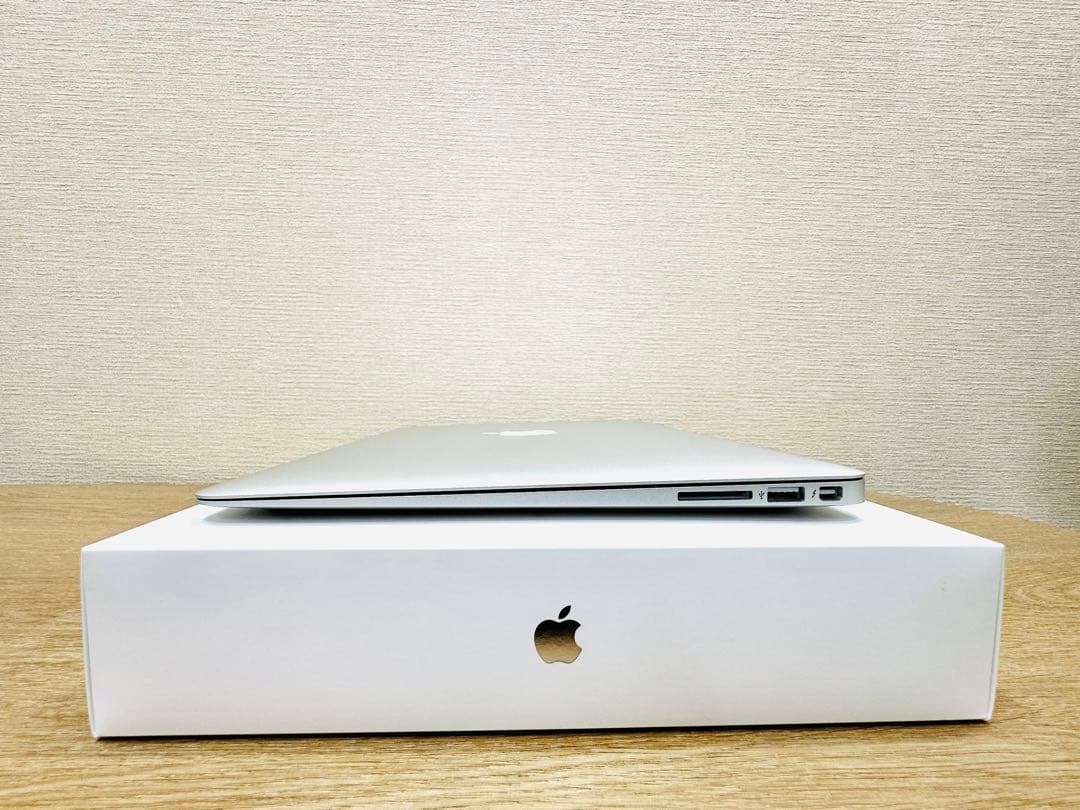MacBook Air【MacOS2022年／MacOffice／新品バッテリー
