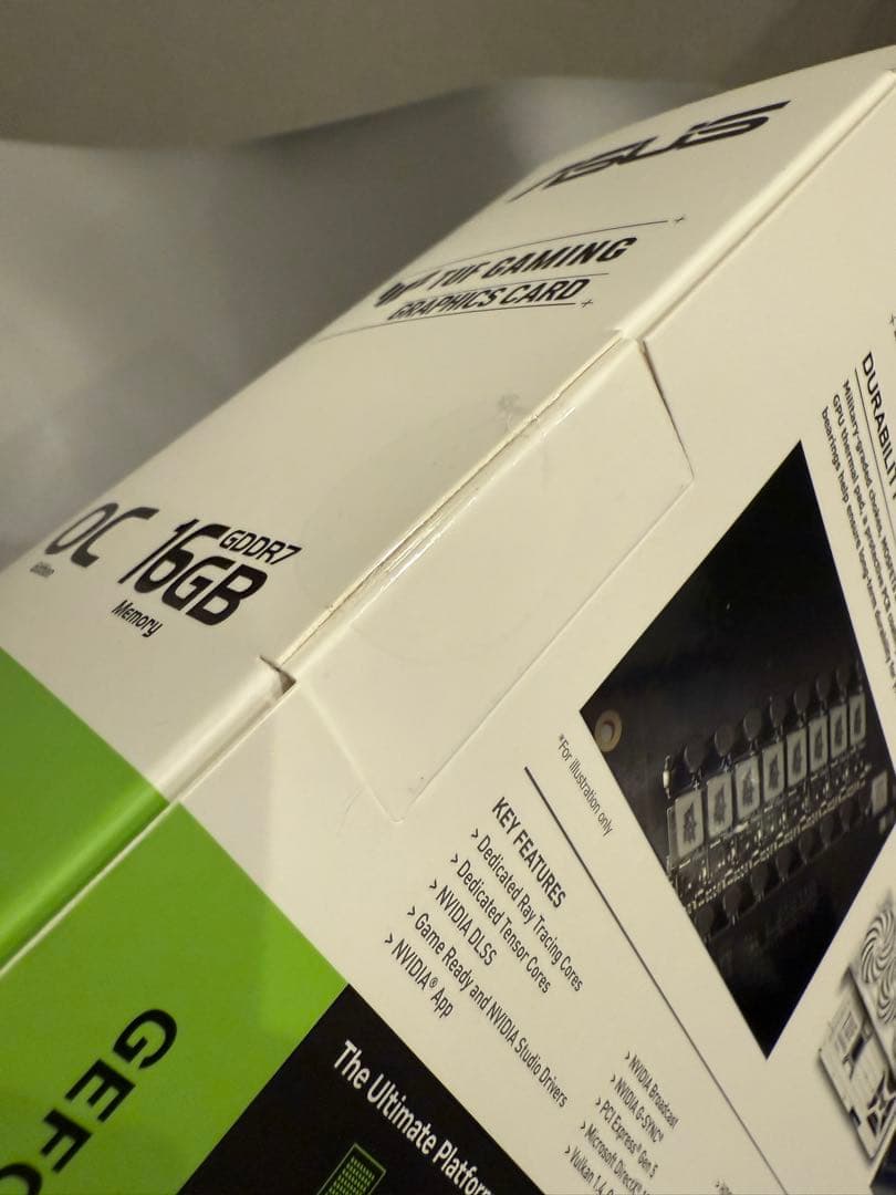 新品 ASUS TUF RTX 5070Ti O16G WHITE GAMING