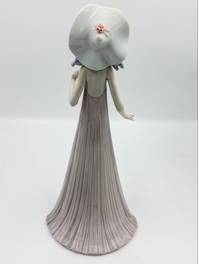 リヤドロ フィギュリン Dama Biarritz ビアリッツの貴婦人　1431