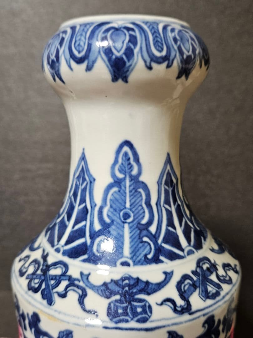 中国古美術　中国古陶磁　大清乾隆年製款　青華青花　花唐草文　丸口　瓶　罐　花入れ