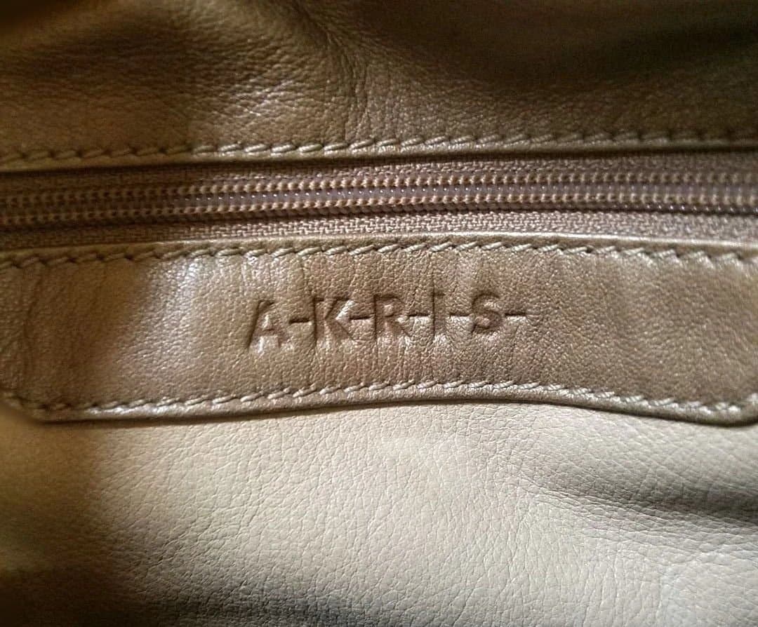 【極美品・イタリア製】AKRIS ミニボストンバッグ キルティング レザー 鍵付