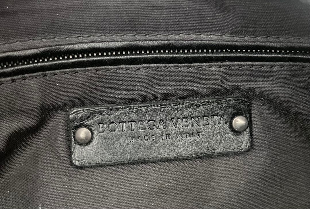 BOTTEGA VENETA ボッテガヴェネタ セカンドバッグイントレチャート黒