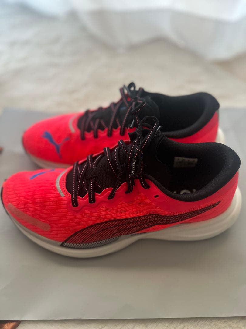 ほぼ未使用品26cm プーマPUMAランニングシューズ ディヴィエイトニトロ 2