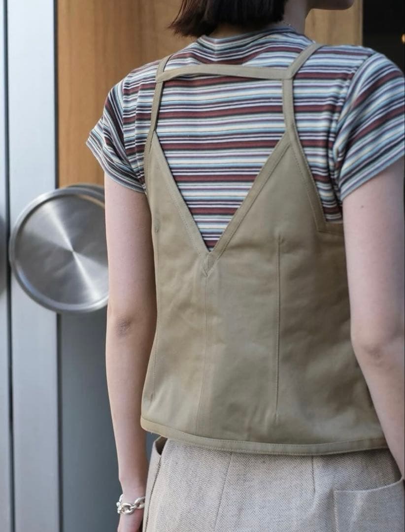 美品　UNIFORM WEAPON SQUARE-NECK TOP