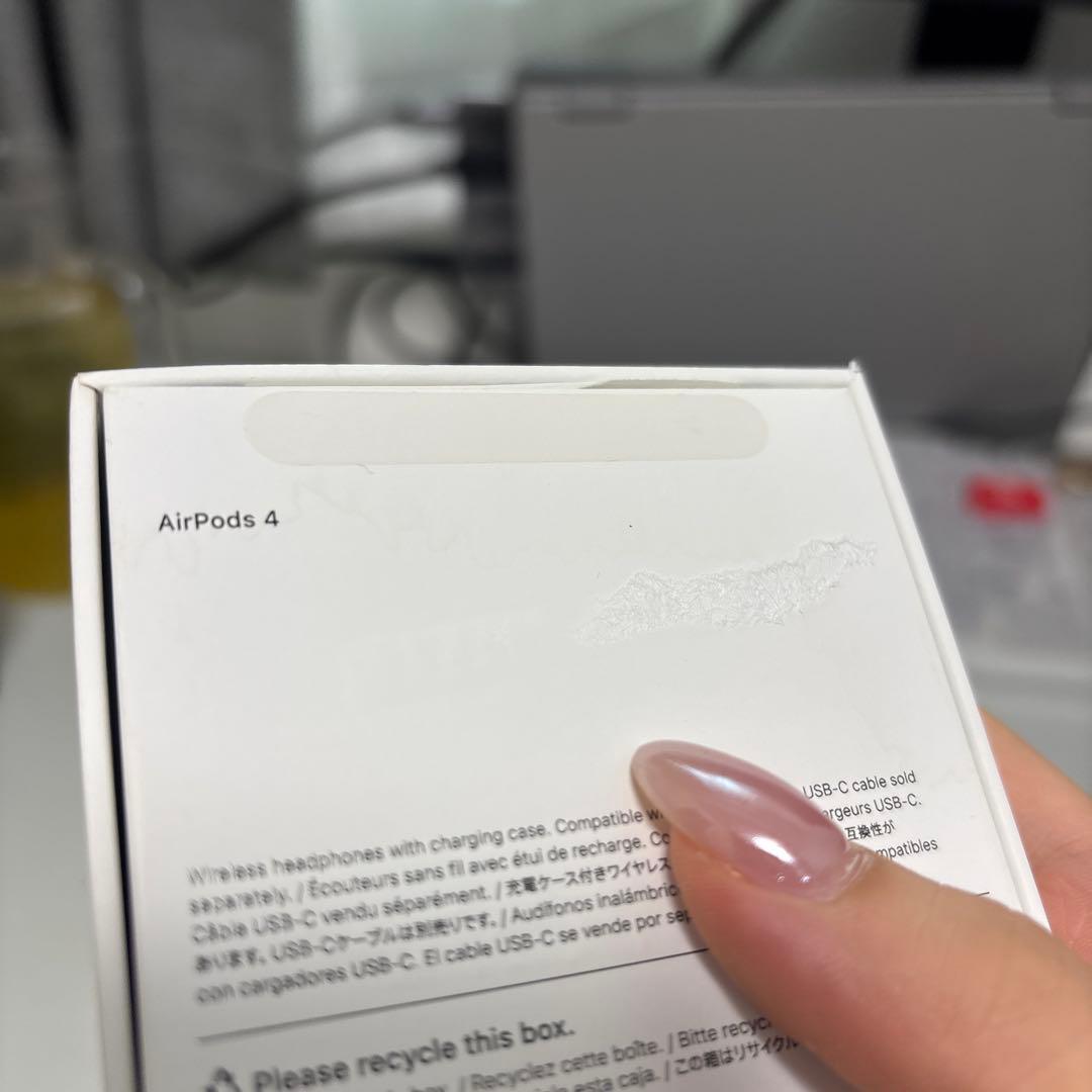 Apple AirPods 4 本体 充電ケース付き