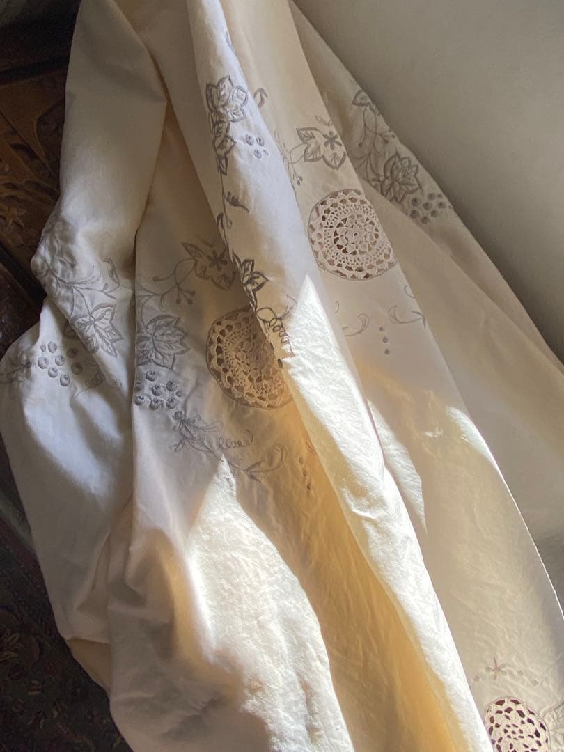 レース編み美しい ビンテージ 　テーブルクロス １８０cm×１３５cm