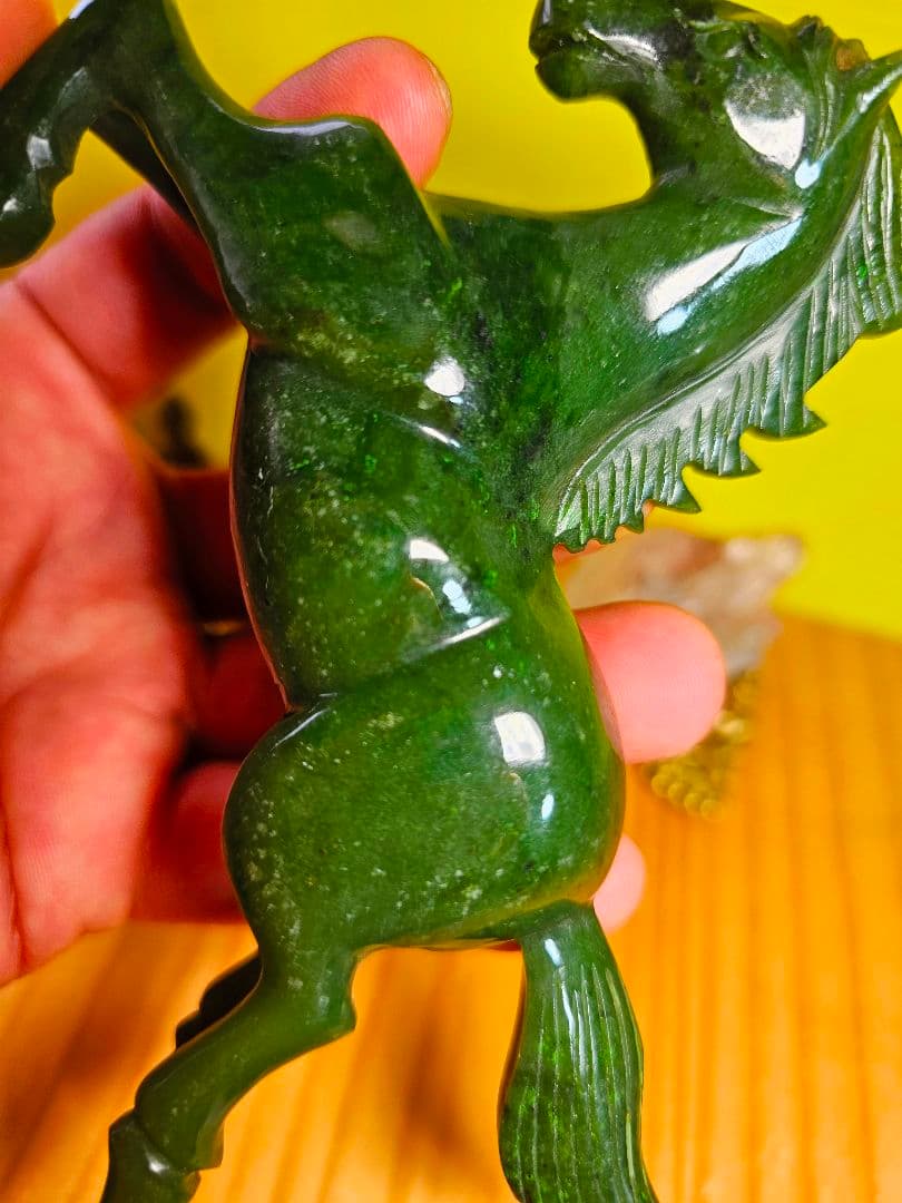 運気上昇‼️ネフライト(軟玉)の馬の置物と龍神勾玉ブレス