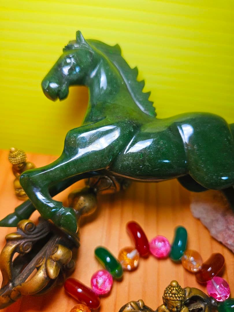 運気上昇‼️ネフライト(軟玉)の馬の置物と龍神勾玉ブレス