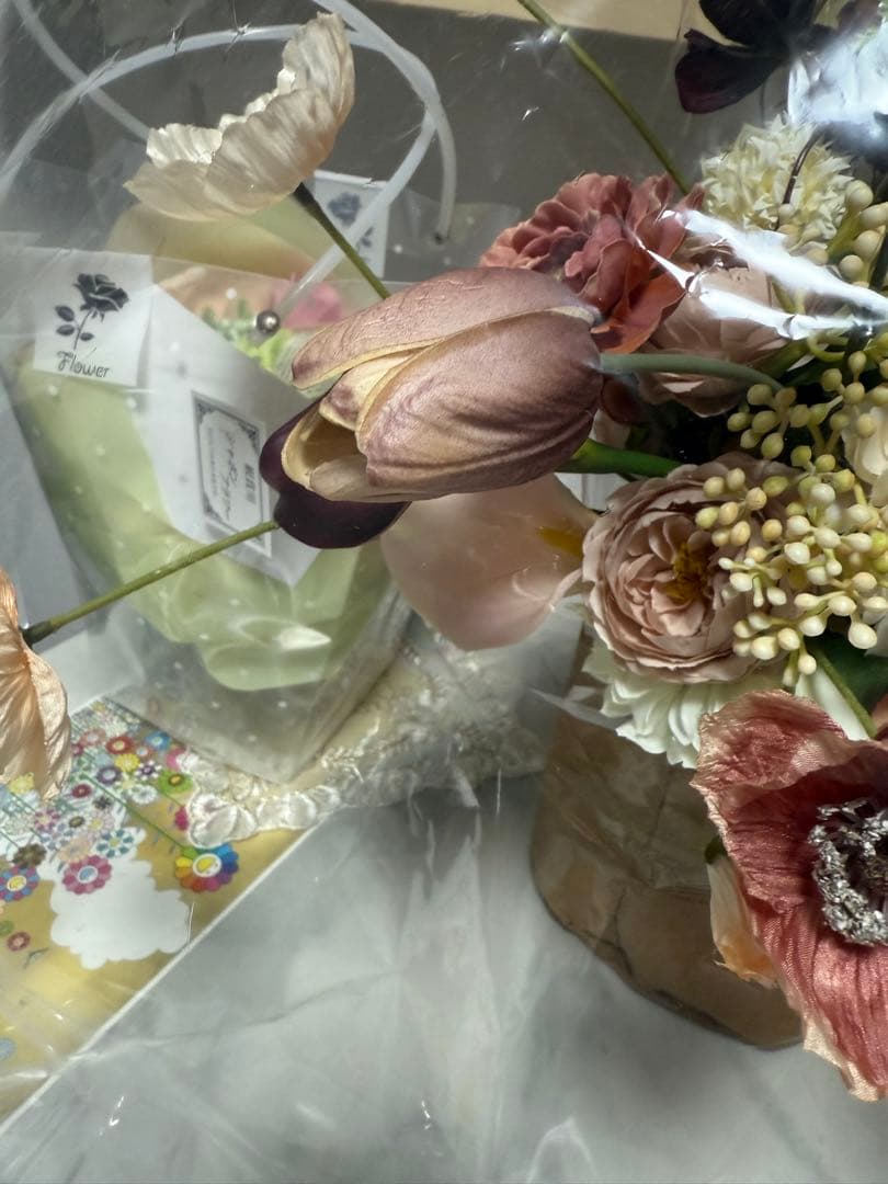 ウェディングブーケ　アーティフィシャルフラワー　クラッチブーケ　ブートニア付