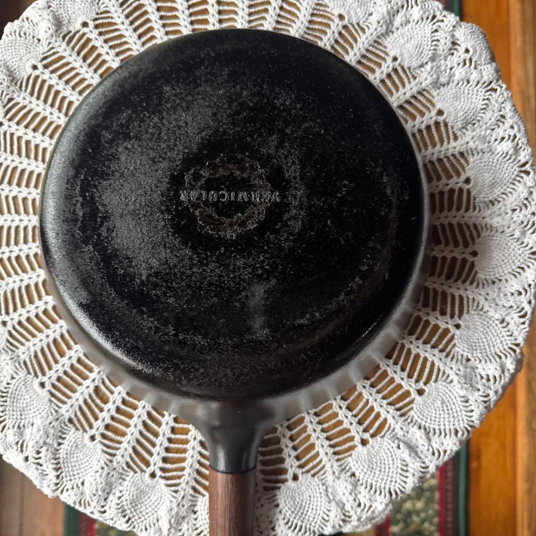 パーミュキラ 鋳鉄製フライパン 木製ハンドル ウォルナット