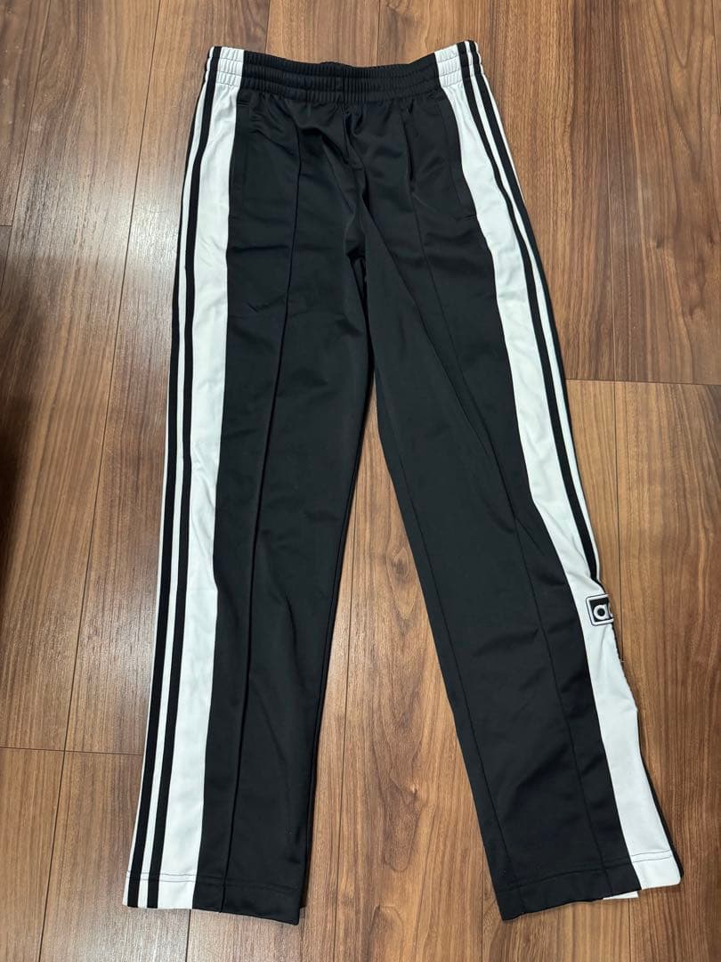 adidasトラックパンツ