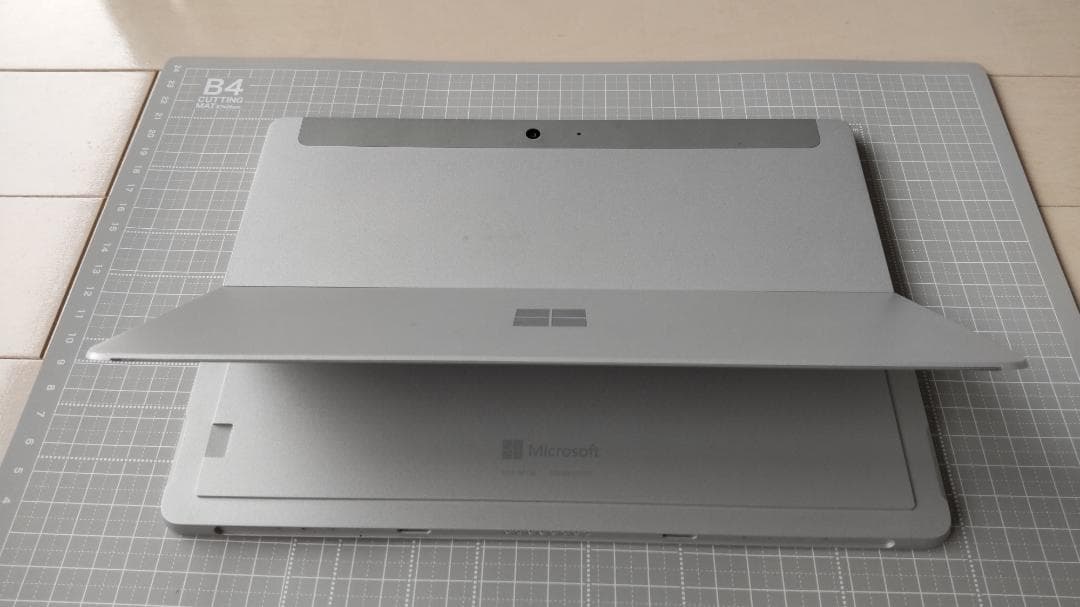 Surface GO 64GB/4GB、専用キーボード、ペン、充電器、箱