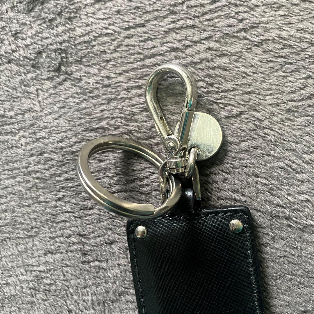 プラダ　キーホルダー　ポーター　ドアマン　ホテルマン　旅行　男　黒　ブラック