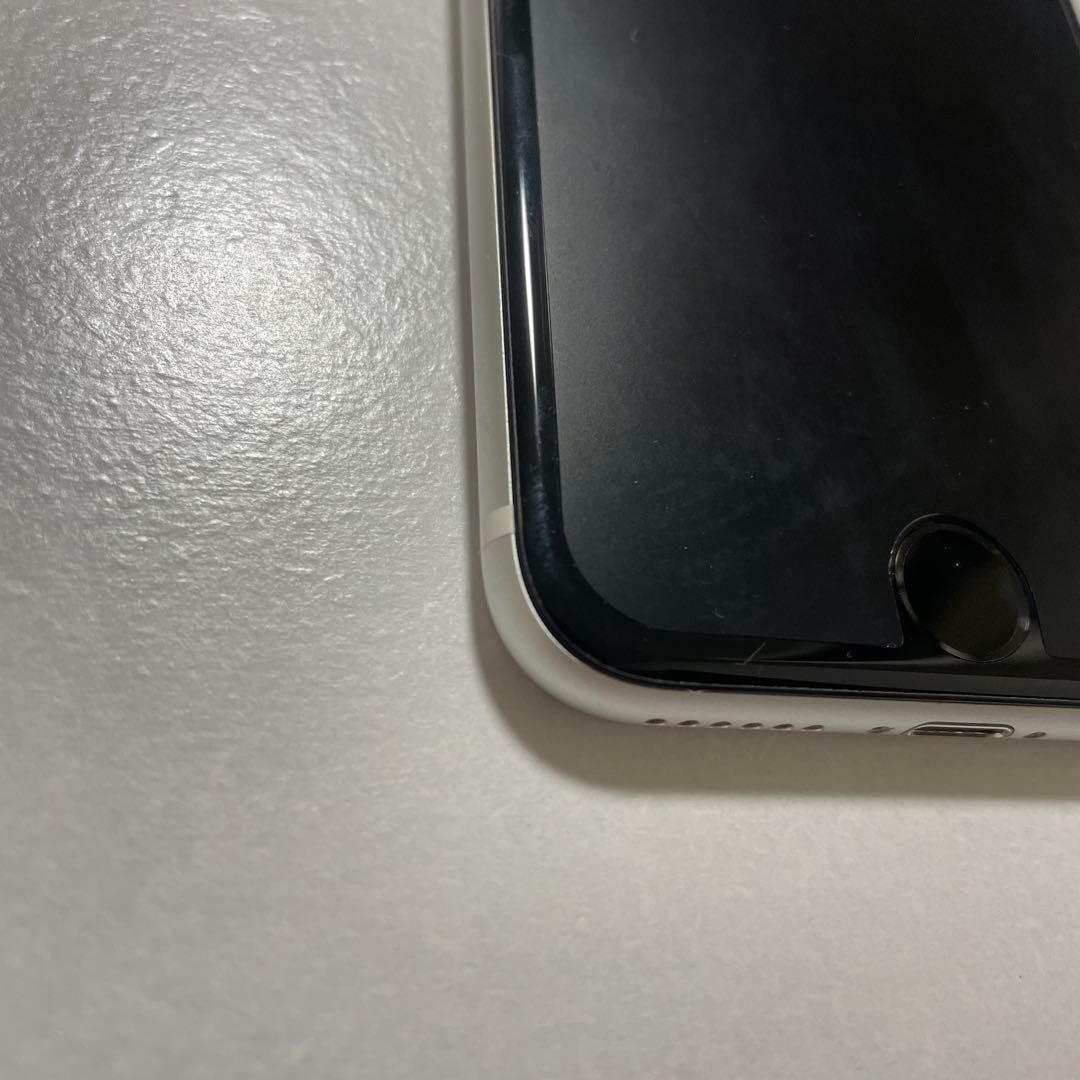 【美品】iPhone SE 第二世代 64gb フィルム・カバー装着 【箱付き】