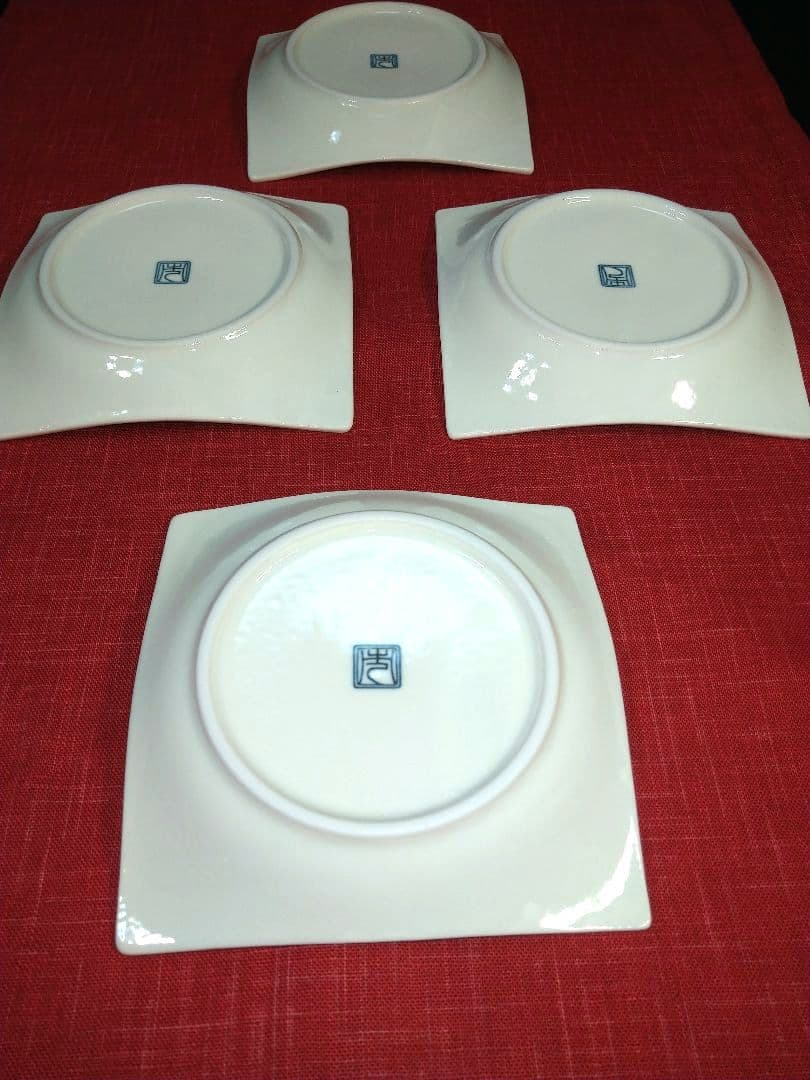 ♣オリジナルＷ・２種類♠一峰桜中皿♠嵐窯・渦巻青刷毛四角白ウェーブ平皿♦４セット