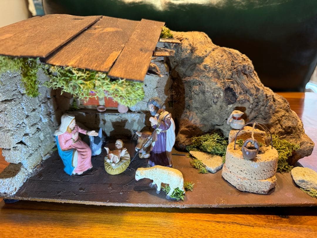 イタリア製プレゼピオ(キリスト降誕)　　　　　　　イエス、マリア、ヨゼフ、ひつじ