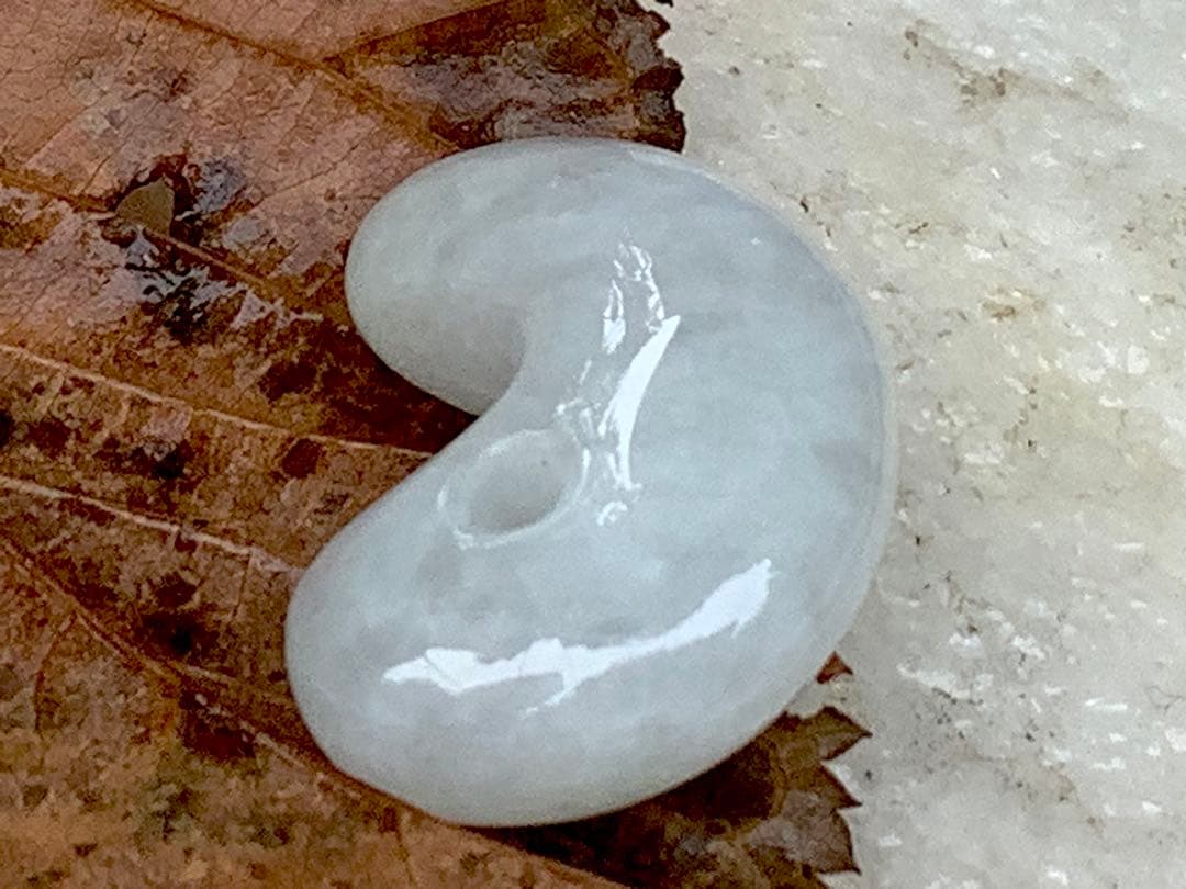 ✳ 糸魚川翡翠勾玉最高峰部類　アイスジェイド氷種　30.5mm ✳機械鑑定付‼️