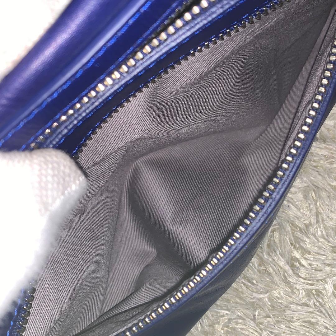 美品✨kawa-kawaカワカワ ハトメ ボディバッグ ショルダー レザー 紺色