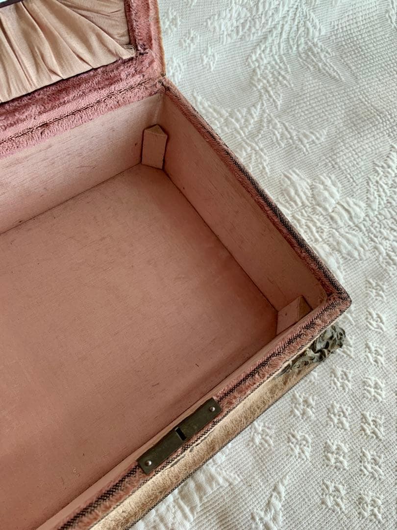 フランスアンティークベージュピンクのベルベットジュエリーボックス※シルクサテン