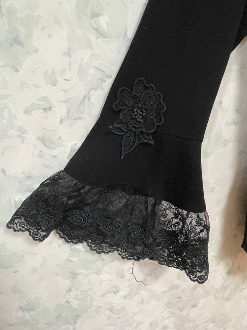 【未使用品】アトリエまりこ　レースお花付き黒ブラウス フリーサイズ