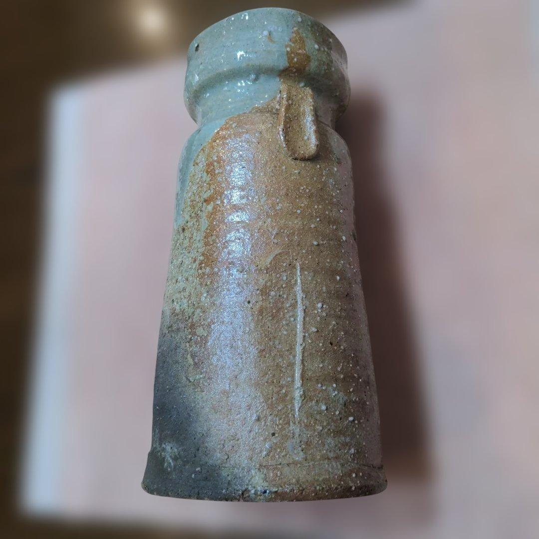 存在感が有る信楽焼の花瓶