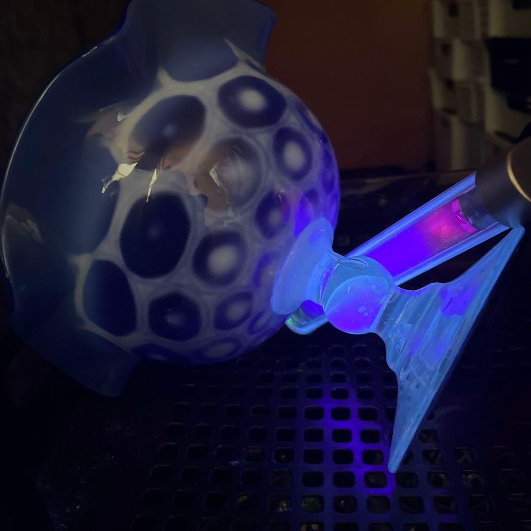 骨董　時代ガラス　希少　瑠璃色　乳白色　亀甲紋模様　フリル　コンポート　ウラン