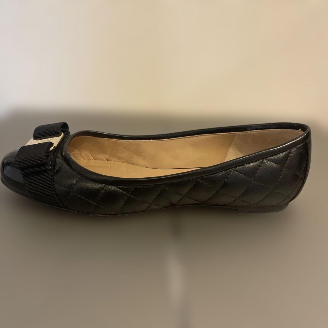 ◉フェラガモ　フラットシューズ　サイズ6 1/2 　靴の裏側のみ汚れあり